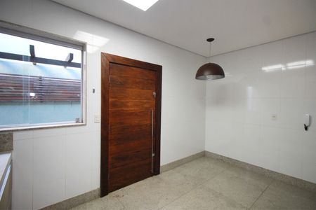 Casa à venda com 270m², 4 quartos e 4 vagas Casa à venda com 270m², 4 quartos e 4 vagasCozinha