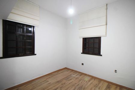 Casa à venda com 270m², 4 quartos e 4 vagas Casa à venda com 270m², 4 quartos e 4 vagasSuite