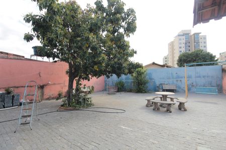 Casa à venda com 233m², 2 quartos e 2 vagasQuintal