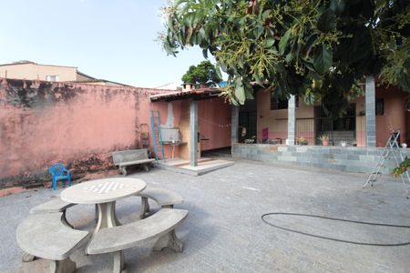 Casa à venda com 233m², 2 quartos e 2 vagasQuintal