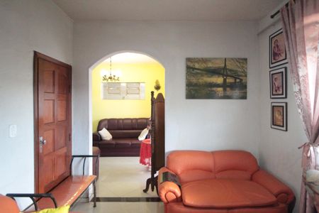 Casa à venda com 233m², 2 quartos e 2 vagasSala