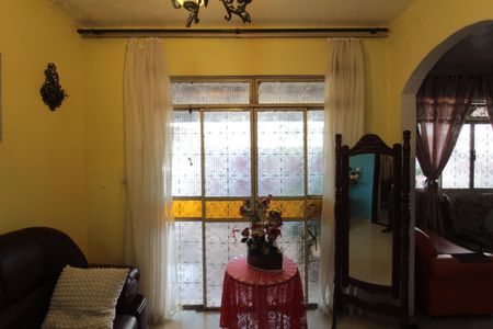 Casa à venda com 233m², 2 quartos e 2 vagasSala