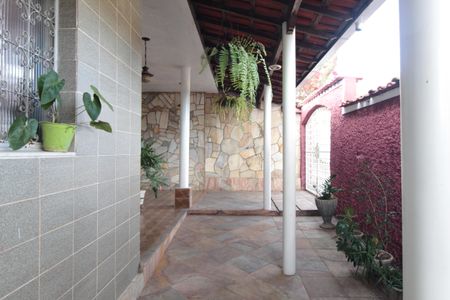 Casa à venda com 233m², 2 quartos e 2 vagasGaragem