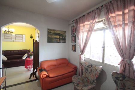 Casa à venda com 233m², 2 quartos e 2 vagasSala