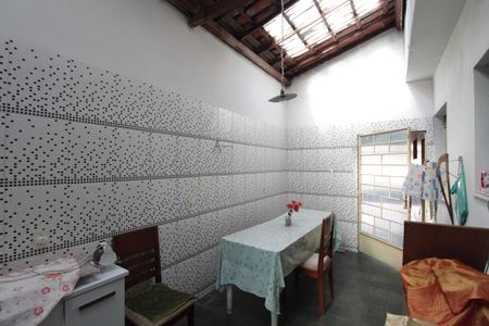 Casa à venda com 233m², 2 quartos e 2 vagasAteliê