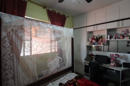 Casa à venda com 233m², 2 quartos e 2 vagasSuite