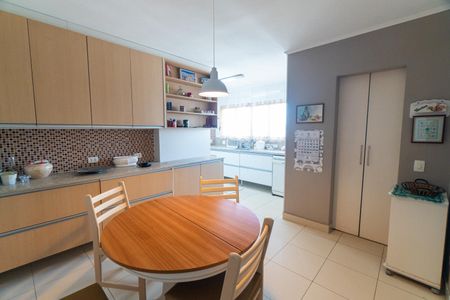 Apartamento à venda com 209m², 3 quartos e 3 vagasCozinha