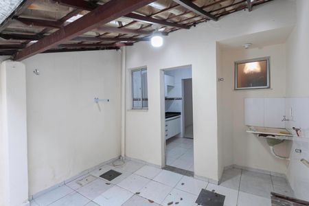 Casa à venda com 80m², 2 quartos e 1 vaga Casa à venda com 80m², 2 quartos e 1 vagaQuintal