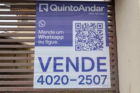 Casa à venda com 80m², 2 quartos e 1 vaga Casa à venda com 80m², 2 quartos e 1 vagaFachada