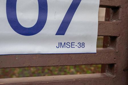 Casa à venda com 80m², 2 quartos e 1 vaga Casa à venda com 80m², 2 quartos e 1 vagaFachada