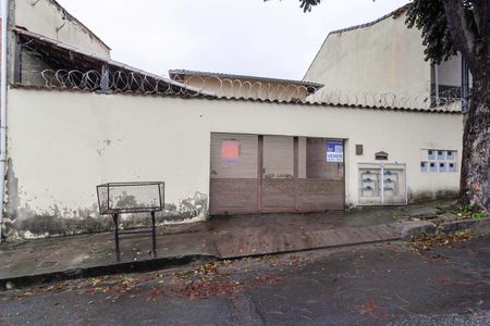 Casa à venda com 80m², 2 quartos e 1 vaga Casa à venda com 80m², 2 quartos e 1 vagaFachada