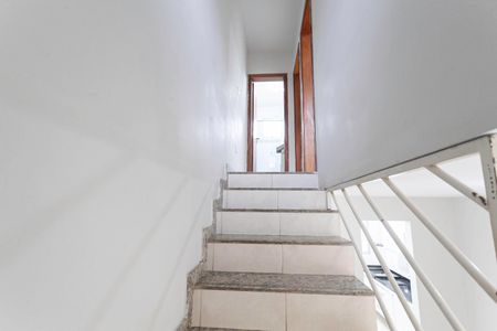 Casa à venda com 80m², 2 quartos e 1 vaga Casa à venda com 80m², 2 quartos e 1 vagaEscada