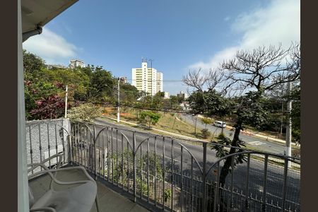 Casa à venda com 380m², 4 quartos e 3 vagas Casa à venda com 380m², 4 quartos e 3 vagasVaranda Suíte