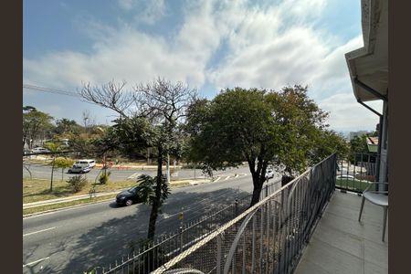 Casa à venda com 380m², 4 quartos e 3 vagas Casa à venda com 380m², 4 quartos e 3 vagasVaranda Suíte