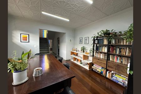 Casa à venda com 380m², 4 quartos e 3 vagas Casa à venda com 380m², 4 quartos e 3 vagasSala