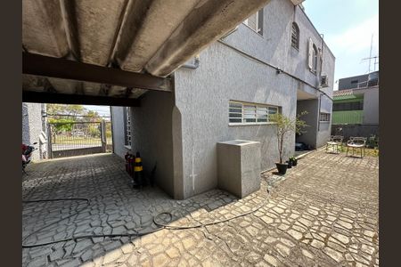 Casa à venda com 380m², 4 quartos e 3 vagas Casa à venda com 380m², 4 quartos e 3 vagasQuintal