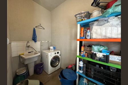 Casa à venda com 380m², 4 quartos e 3 vagas Casa à venda com 380m², 4 quartos e 3 vagasÁrea de Serviço