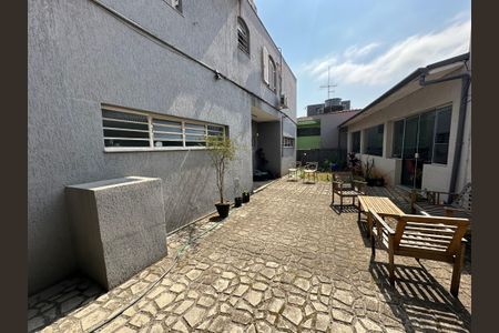 Casa à venda com 380m², 4 quartos e 3 vagas Casa à venda com 380m², 4 quartos e 3 vagasQuintal
