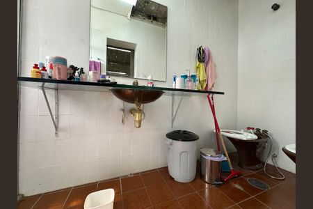 Casa à venda com 380m², 4 quartos e 3 vagas Casa à venda com 380m², 4 quartos e 3 vagasBanheiro Suíte