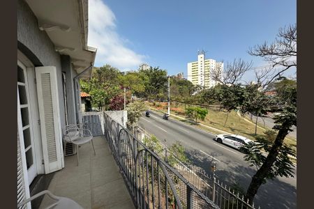 Casa à venda com 380m², 4 quartos e 3 vagas Casa à venda com 380m², 4 quartos e 3 vagasVaranda Suíte