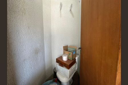 Casa à venda com 380m², 4 quartos e 3 vagas Casa à venda com 380m², 4 quartos e 3 vagasBanheiro de Serviço