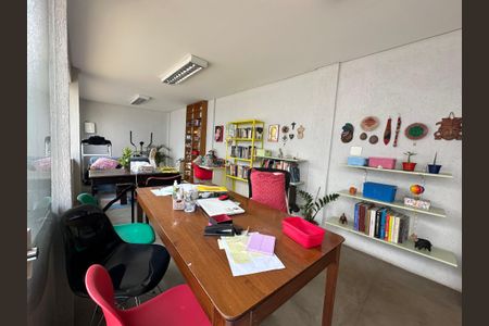 Casa à venda com 380m², 4 quartos e 3 vagas Casa à venda com 380m², 4 quartos e 3 vagasEdícula