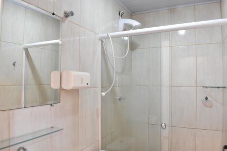 Banheiro  de kitnet/studio para alugar com 1 quarto, 41m² em Boa Vista, Curitiba