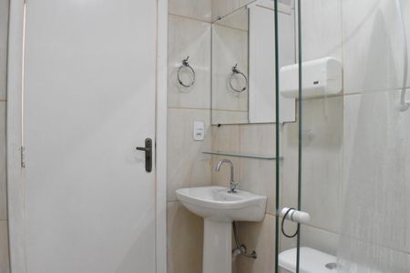 Banheiro  de kitnet/studio para alugar com 1 quarto, 41m² em Boa Vista, Curitiba