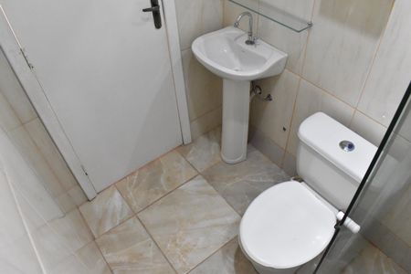 Banheiro  de kitnet/studio para alugar com 1 quarto, 41m² em Boa Vista, Curitiba
