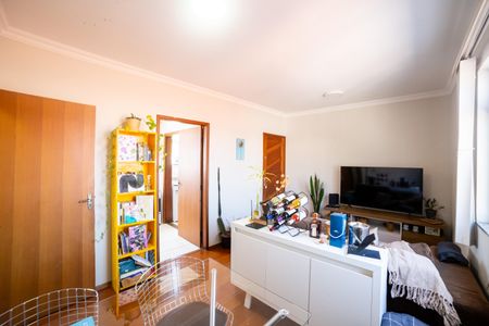 Sala de apartamento à venda com 2 quartos, 80m² em Sagrada Família, Belo Horizonte