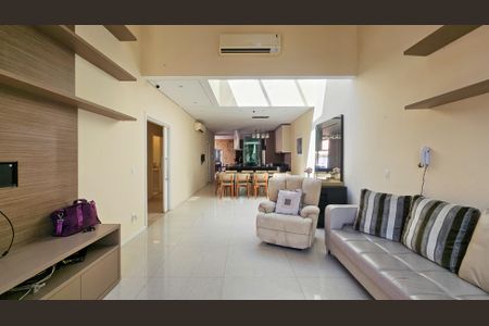 Casa à venda com 160m², 3 quartos e 2 vagasSala