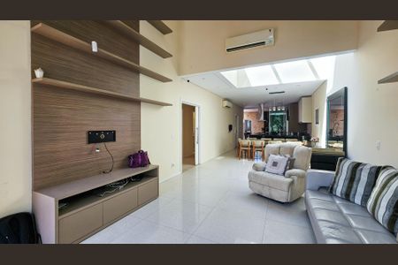 Casa à venda com 160m², 3 quartos e 2 vagasSala
