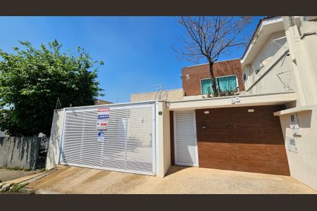 Casa à venda com 160m², 3 quartos e 2 vagasFachada