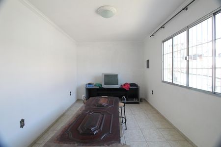 Casa para alugar com 120m², 2 quartos e 2 vagasSala