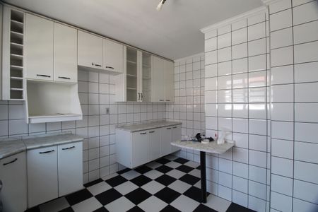 Casa para alugar com 120m², 2 quartos e 2 vagasCozinha