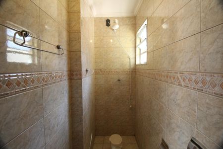 Casa para alugar com 120m², 2 quartos e 2 vagasBanheiro Social