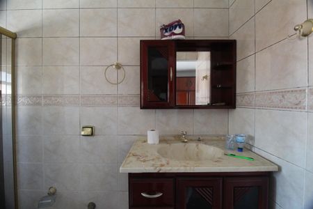 Casa para alugar com 120m², 2 quartos e 2 vagasBanheiro da Suíte