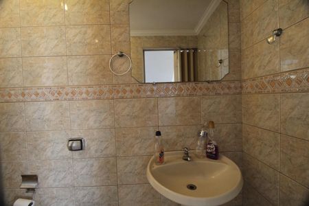 Casa para alugar com 120m², 2 quartos e 2 vagasBanheiro Social