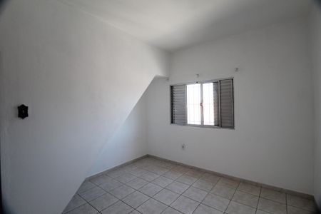 Quarto de casa para alugar com 2 quartos, 120m² em Parque Tomas Saraiva, São Paulo