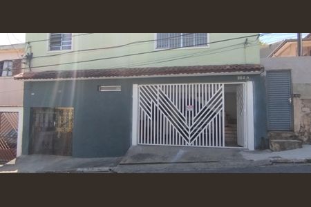 Casa para alugar com 120m², 2 quartos e 2 vagasFachada