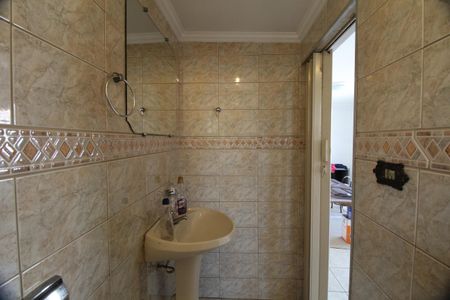 Casa para alugar com 120m², 2 quartos e 2 vagasBanheiro Social