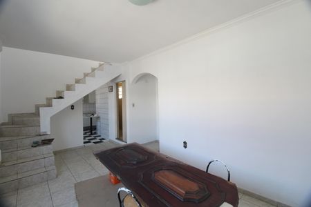 Sala de casa para alugar com 2 quartos, 120m² em Parque Tomas Saraiva, São Paulo