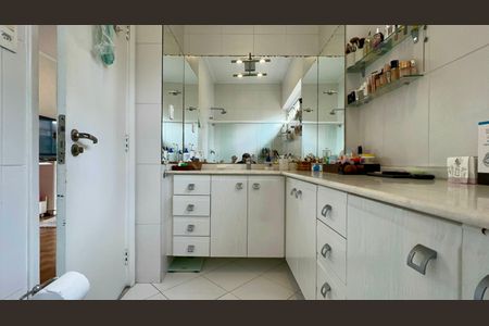 Apartamento para alugar com 264m², 4 quartos e 2 vagasBanheiro da Suíte