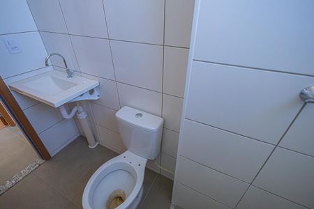 Apartamento à venda com 43m², 2 quartos e 1 vaga Apartamento à venda com 43m², 2 quartos e 1 vagaBanheiro Social