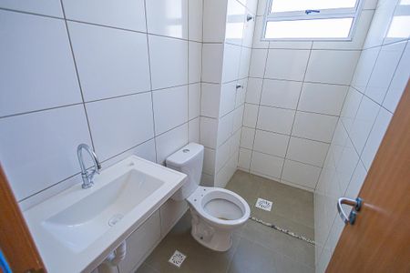 Apartamento à venda com 43m², 2 quartos e 1 vaga Apartamento à venda com 43m², 2 quartos e 1 vagaBanheiro Social