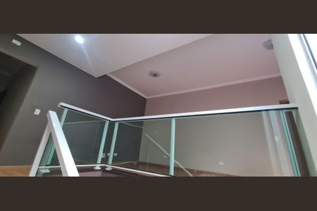 Casa à venda com 405m², 4 quartos e 6 vagas Casa à venda com 405m², 4 quartos e 6 vagasEscada