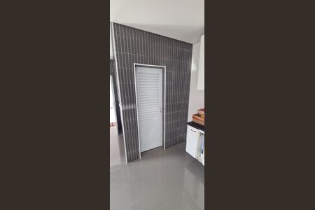 Casa à venda com 405m², 4 quartos e 6 vagas Casa à venda com 405m², 4 quartos e 6 vagasCozinha