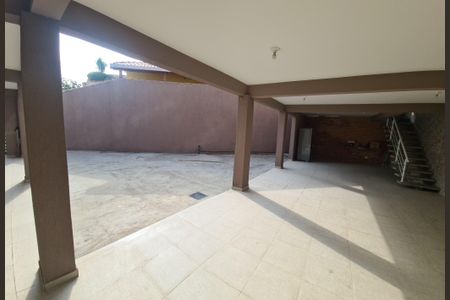 Casa à venda com 405m², 4 quartos e 6 vagas Casa à venda com 405m², 4 quartos e 6 vagasÁrea Externa