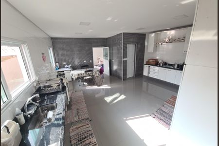 Casa à venda com 405m², 4 quartos e 6 vagas Casa à venda com 405m², 4 quartos e 6 vagasCozinha