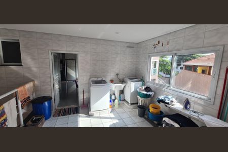 Casa à venda com 405m², 4 quartos e 6 vagas Casa à venda com 405m², 4 quartos e 6 vagasÁrea de Serviço